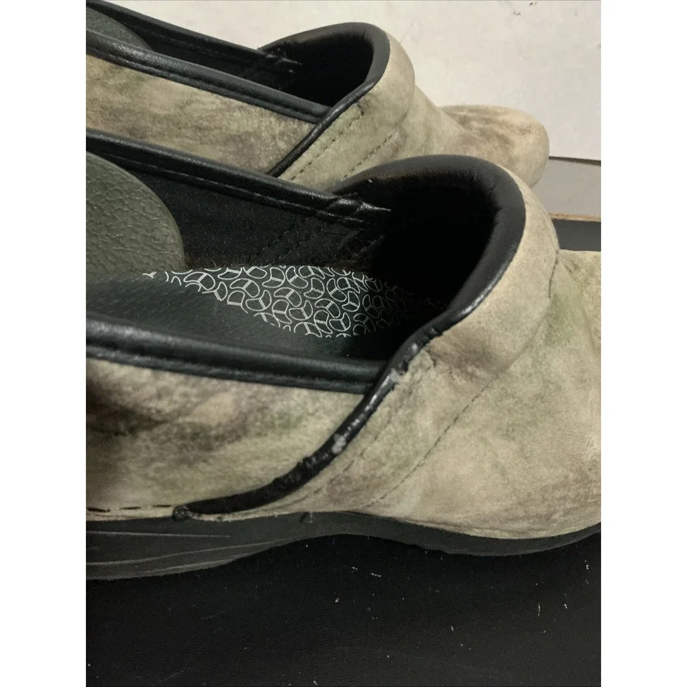dansko xp 2.0 Gray Suede Clogs 38 Worn